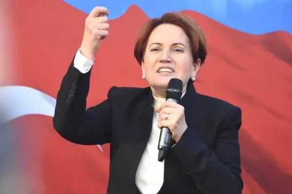 Akşener'den Bahçeli'ye: Referandumdan Hayır Çıkarsa Koltuğu Bırakacak Mısın? Akşener'den Bahçeli'ye: Referandumdan Hayır Çıkarsa Koltuğu Bırakacak Mısın?