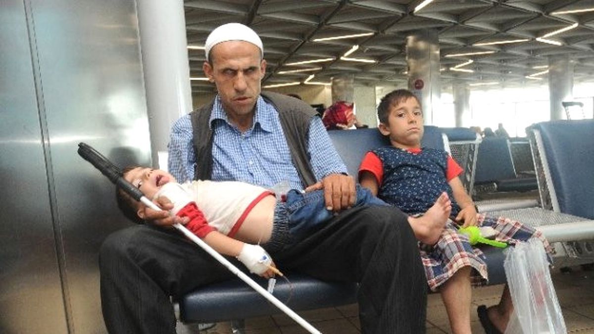 Görme Engelli Babanın Epilepsi Çocukları İçin Fedakarlığı Görenleri Duygulandırıyor