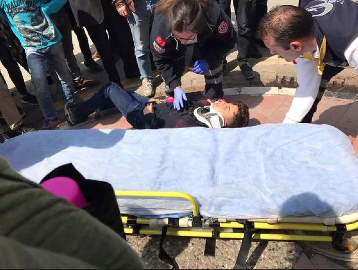 Manisa'da, Balkondan Düşen Sıva Parçaları Bir Çocuğu Yaraladı