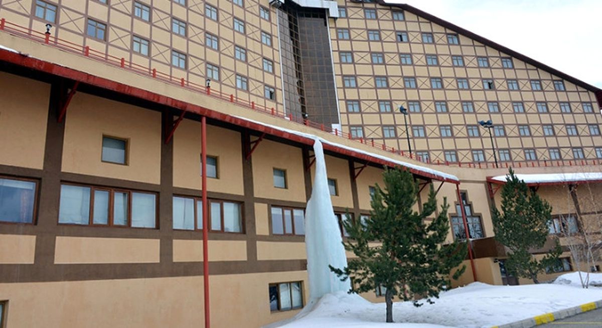 Palandöken'de, Su Damlalarından Oluşmuş Buz Sarkıt Görenleri Şaşırtıyor