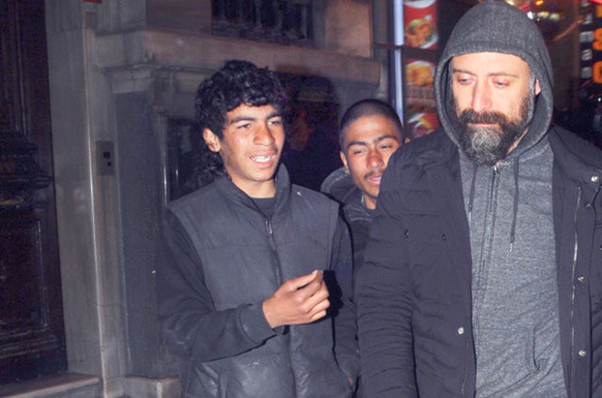 Eğlenceden Dönen Halit Ergenç'i Sokak Çocukları Sıkıştırdı