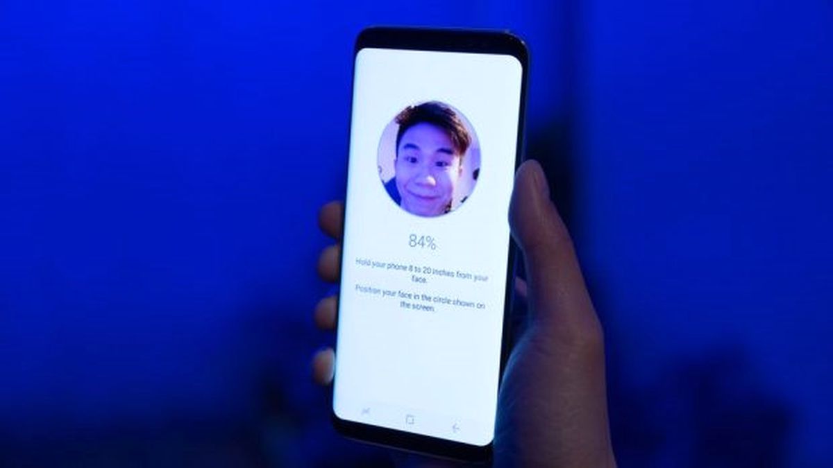 Galaxy S8 Yüz Tanıma Sistemini Selfi Fotoğrafıyla Kandırıldı