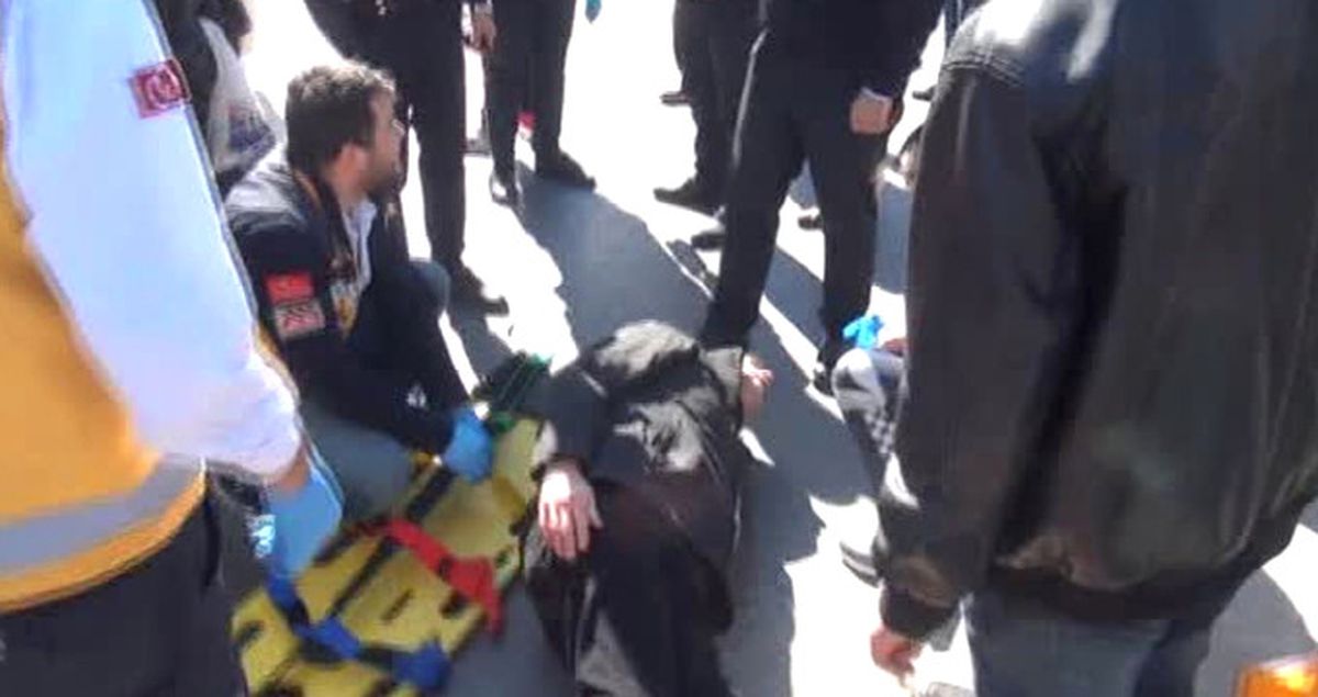 Taksim'de Yolun Karşısına Geçmeye Çalışan Yayaya Otomobil Çarptı