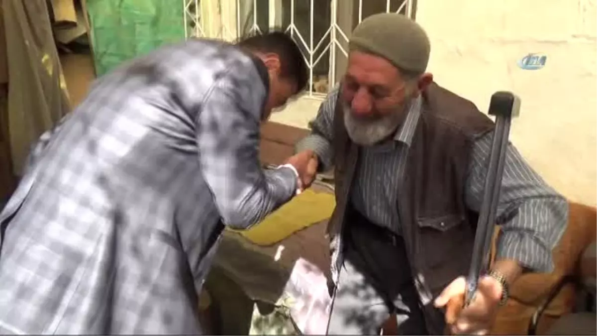 14 Yıldır Aldığı Emekli Maaşı Kesilen Yaşlı Adamın Maaş Sevinci