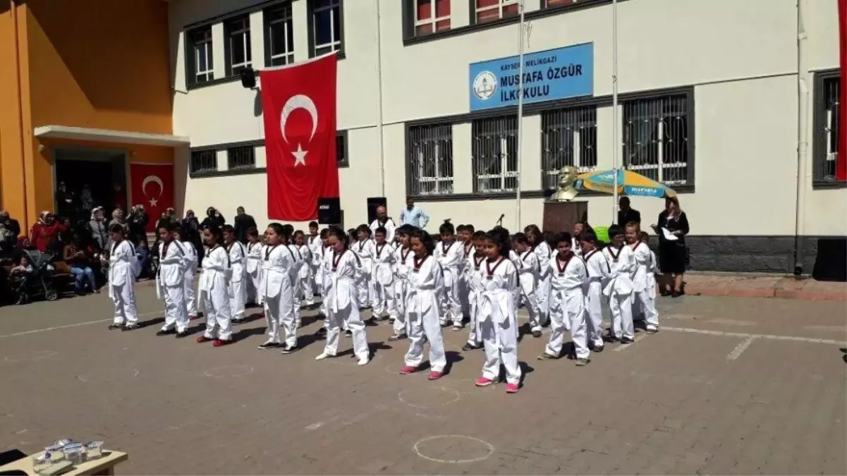 25. Dönem AK Parti Milletvekili Yaşar Karayel: 'Bu Nesli Vatanını Seven Bir Nesil Olarak...