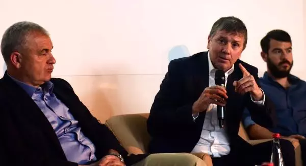 Antalya'daki Seminere Rıza Çaylımbay ve Metin Tekin Damgası Antalya'daki Seminere Rıza Çaylımbay ve Metin Tekin Damgası