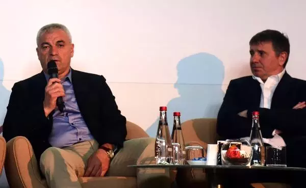 Antalya'daki Seminere Rıza Çaylımbay ve Metin Tekin Damgası Antalya'daki Seminere Rıza Çaylımbay ve Metin Tekin Damgası