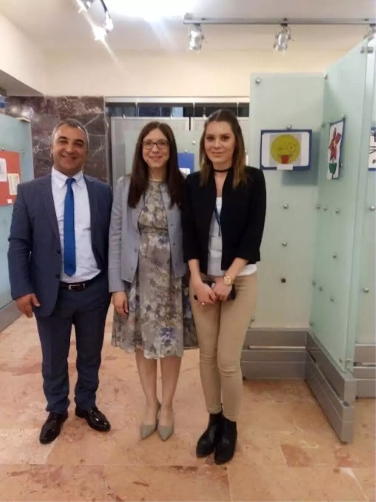 Esogü Hastanesi'nde Otizmli Çocukların Eserleri Sergileniyor