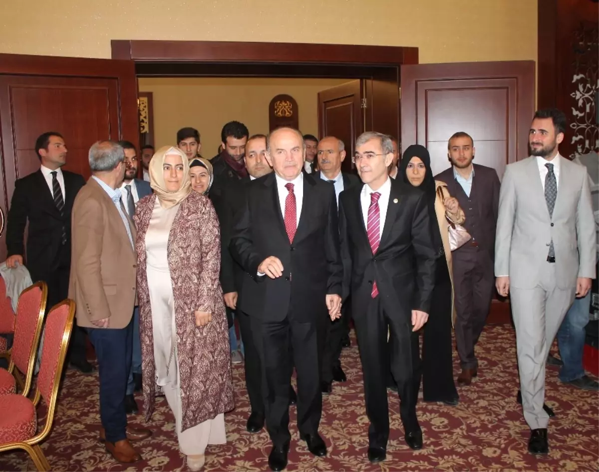 İbb Başkanı Kadir Topbaş: 'Suriye'de İnsanlık Katlediliyor'