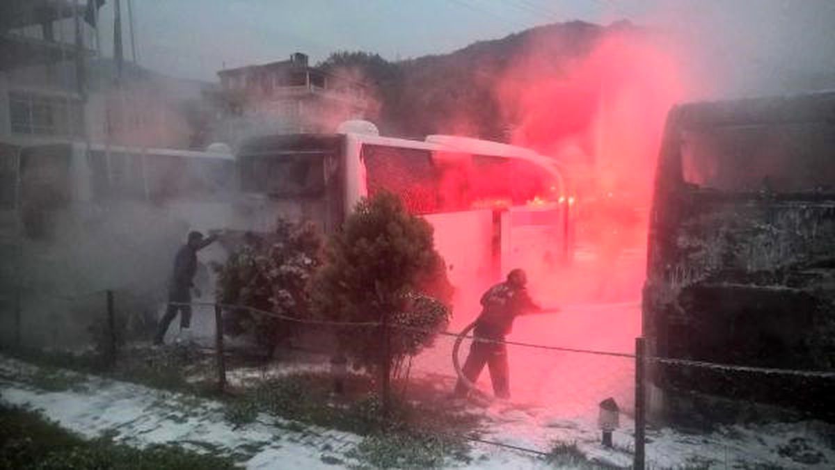 Kaçakçılar, Uyuşturucu Taşımayı Reddeden 4 Yolcu Otobüsünü Benzin Dökerek Yaktı