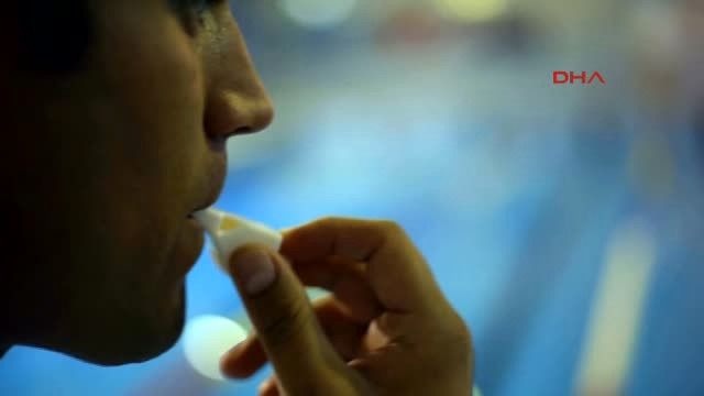 Dogustan Kollari Olmayan 11 Yasindaki Yuzucu Milli Formayi Giymek Icin Sabirsizlaniyor Youtube