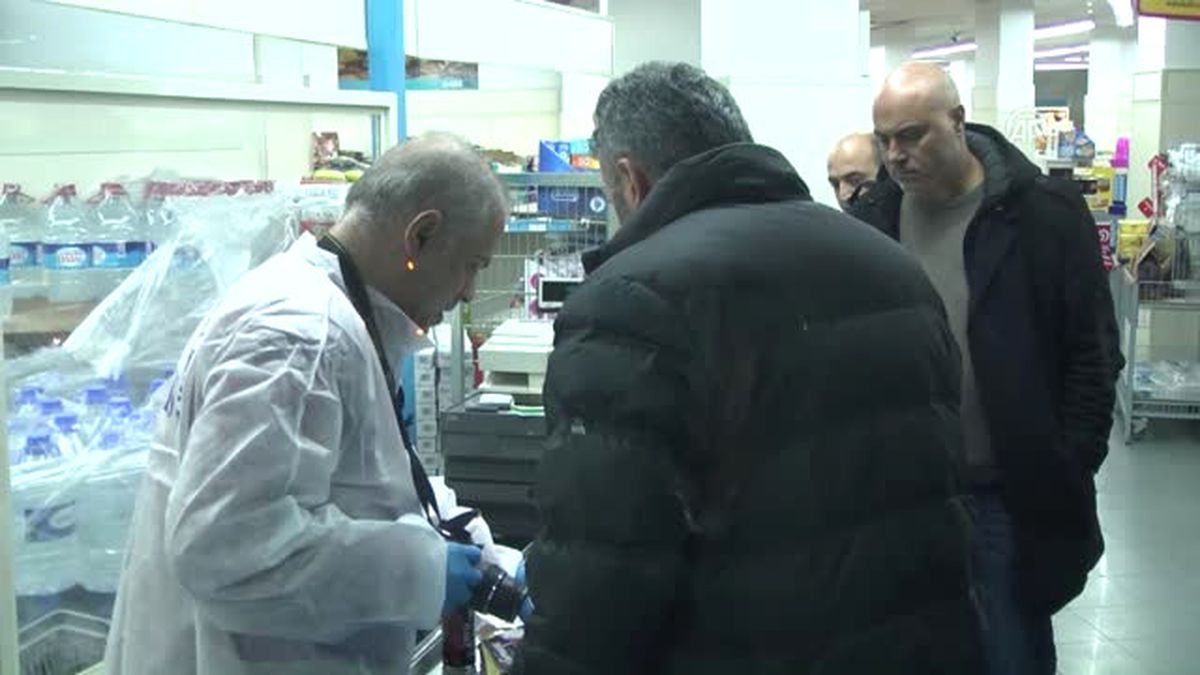Leblebi Bahanesiyle Girdiği Dükkanın Kasasını Boşalttı