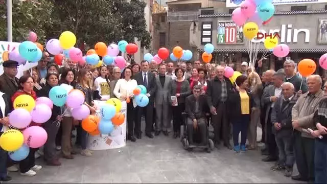 Manisa Balonlarla 'Hayır' Oyu Istediler Manisa Balonlarla 'Hayır' Oyu Istediler