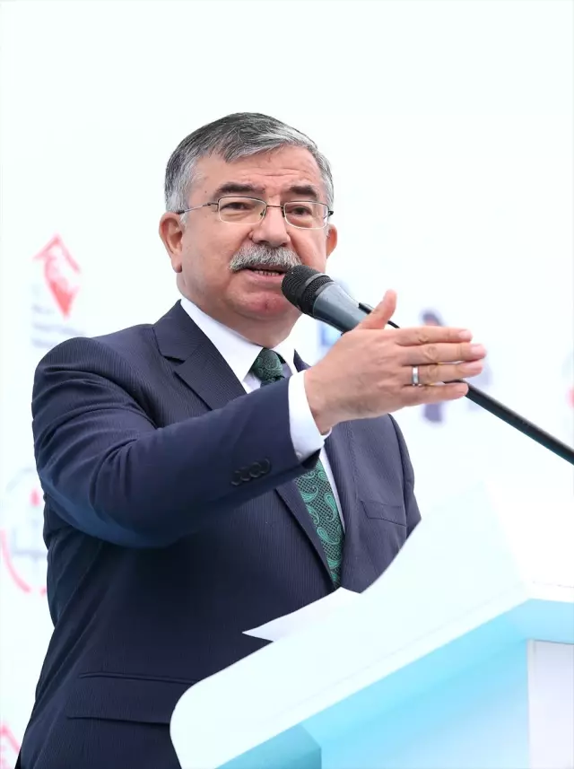 Milli Eğitim Bakanı İsmet Yılmaz haberi fotografı ...