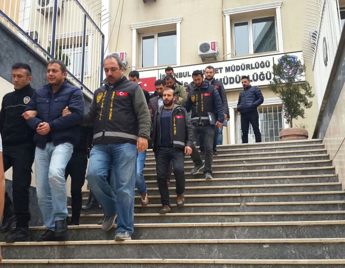 Hırsızların 'Ben Çarptım' Kartlarıyla 40 Otomobil Çaldığı Tespit Edildi