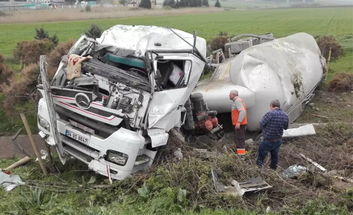 Silivri'de Tanker Kazası: 1 Yaralı