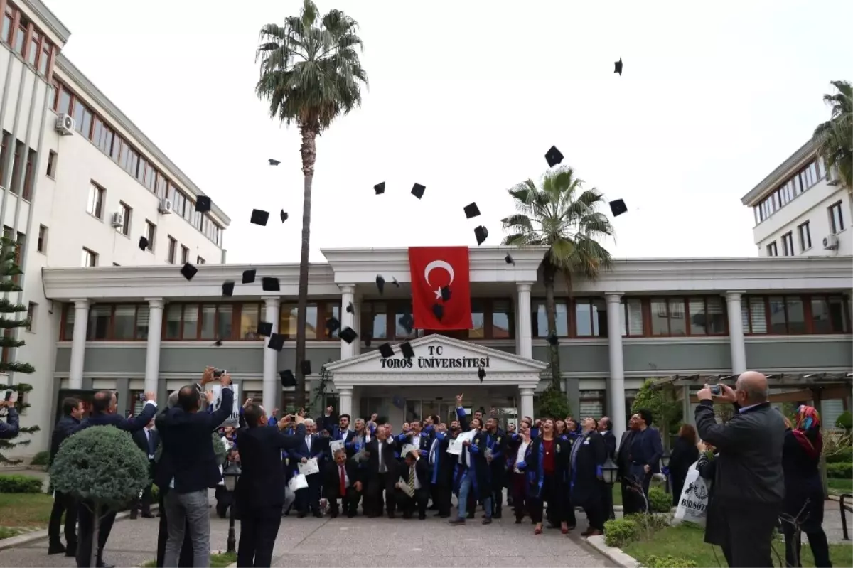 Toros Üniversitesi'nde Emlakçılar Kep Attı