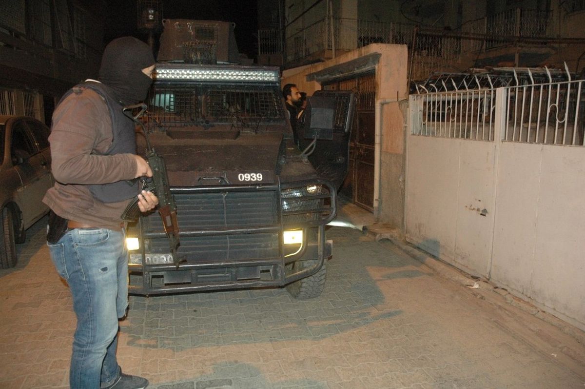 Adana'da Yasa Dışı Sol Örgütlerine Yönelik Operasyon: 14 Gözaltı