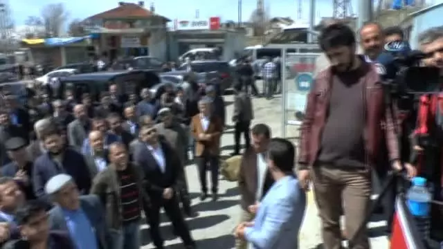 AK Parti Genel Başkan Yardımcısı Cevdet Yılmaz: 'Hiç Kimse Kürt Vatandaşlarımızı Mevcut Sistemin... AK Parti Genel Başkan Yardımcısı Cevdet Yılmaz: 'Hiç Kimse Kürt Vatandaşlarımızı Mevcut Sistemin...