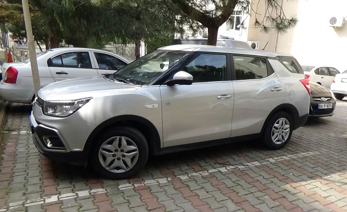 10 Yıl Cezaevinde Yatan Zanlı, AVM'de Sergilenecek Otomobili Çaldı
