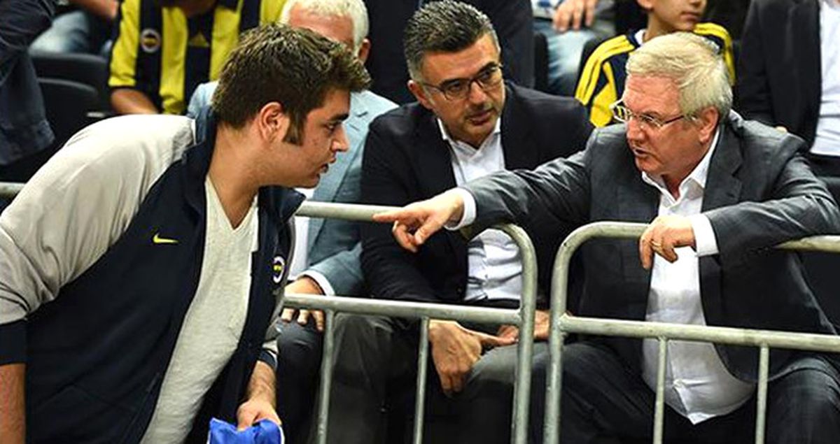 Aziz Yıldırım, Derbide Fark Yiyen Basketbol Takımı Hocasını Gece Yarısı Kovdu
