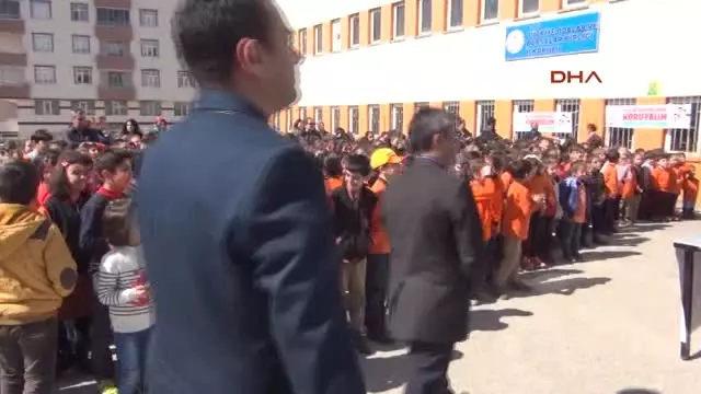 Bitlis'te 'Sağlıklı Dişler, Sağlıklı Gülüşler' Programı Düzenlendi Bitlis'te 'Sağlıklı Dişler, Sağlıklı Gülüşler' Programı Düzenlendi