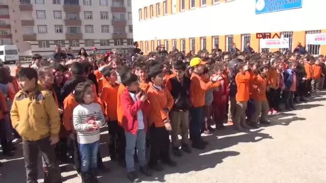 Bitlis'te 'Sağlıklı Dişler, Sağlıklı Gülüşler' Programı Düzenlendi Bitlis'te 'Sağlıklı Dişler, Sağlıklı Gülüşler' Programı Düzenlendi