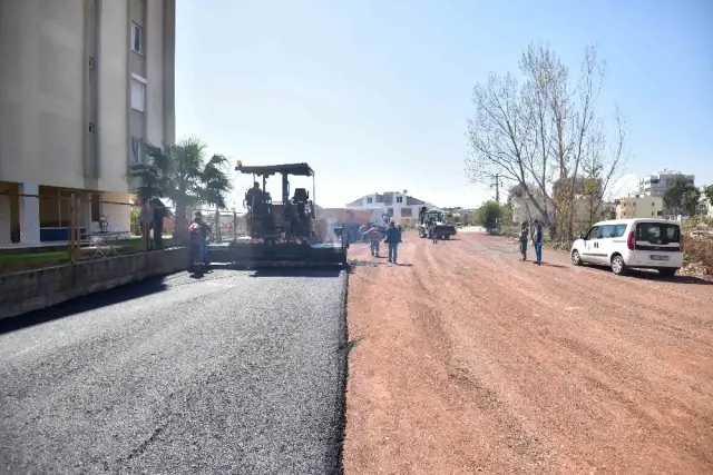 Güzelbağ Mahallesi'nde Sıcak Asfalt Çalışması Güzelbağ Mahallesi'nde Sıcak Asfalt Çalışması