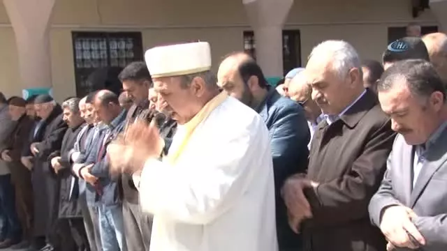 İdlib'teki Kimyasal Saldırıda Hayatını Kaybeden Siviller Gıyabi Cenaze Namazı İdlib'teki Kimyasal Saldırıda Hayatını Kaybeden Siviller Gıyabi Cenaze Namazı