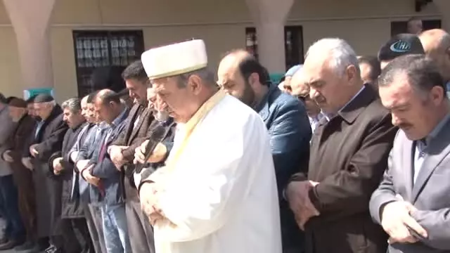İdlib'teki Kimyasal Saldırıda Hayatını Kaybeden Siviller Gıyabi Cenaze Namazı İdlib'teki Kimyasal Saldırıda Hayatını Kaybeden Siviller Gıyabi Cenaze Namazı