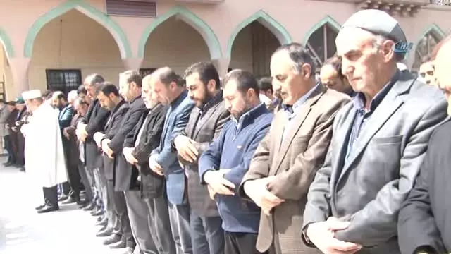 İdlib'teki Kimyasal Saldırıda Hayatını Kaybeden Siviller Gıyabi Cenaze Namazı İdlib'teki Kimyasal Saldırıda Hayatını Kaybeden Siviller Gıyabi Cenaze Namazı
