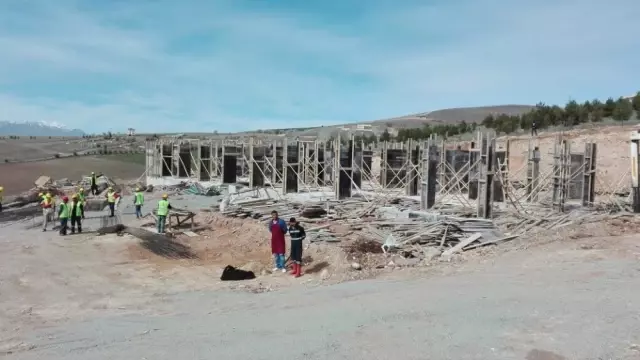 Kovancılar Gençlik Merkezinin Temeli Atıldı Kovancılar Gençlik Merkezinin Temeli Atıldı