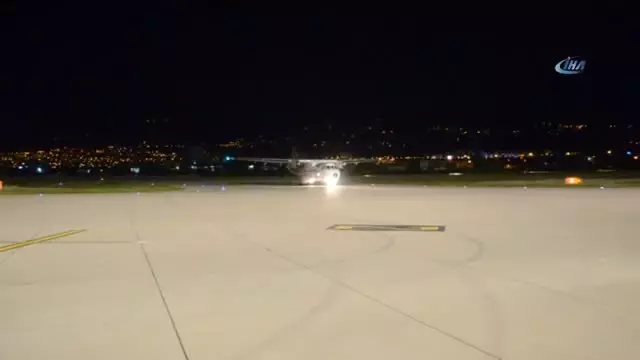 Şehit Uzman Onbaşı Mehmet Yavşan'ın Naaşı Gece Karşılandı Şehit Uzman Onbaşı Mehmet Yavşan'ın Naaşı Gece Karşılandı