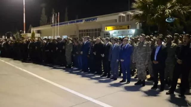 Şehit Uzman Onbaşı Mehmet Yavşan'ın Naaşı Gece Karşılandı Şehit Uzman Onbaşı Mehmet Yavşan'ın Naaşı Gece Karşılandı