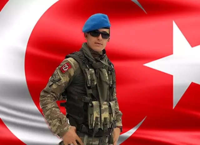 Şehit Uzman Onbaşı Mehmet Yavşan'ın Naaşı Gece Karşılandı Şehit Uzman Onbaşı Mehmet Yavşan'ın Naaşı Gece Karşılandı