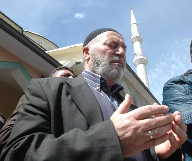 Suriye'de Katledilenler İçin Gıyabi Cenaze Namazı Suriye'de Katledilenler İçin Gıyabi Cenaze Namazı