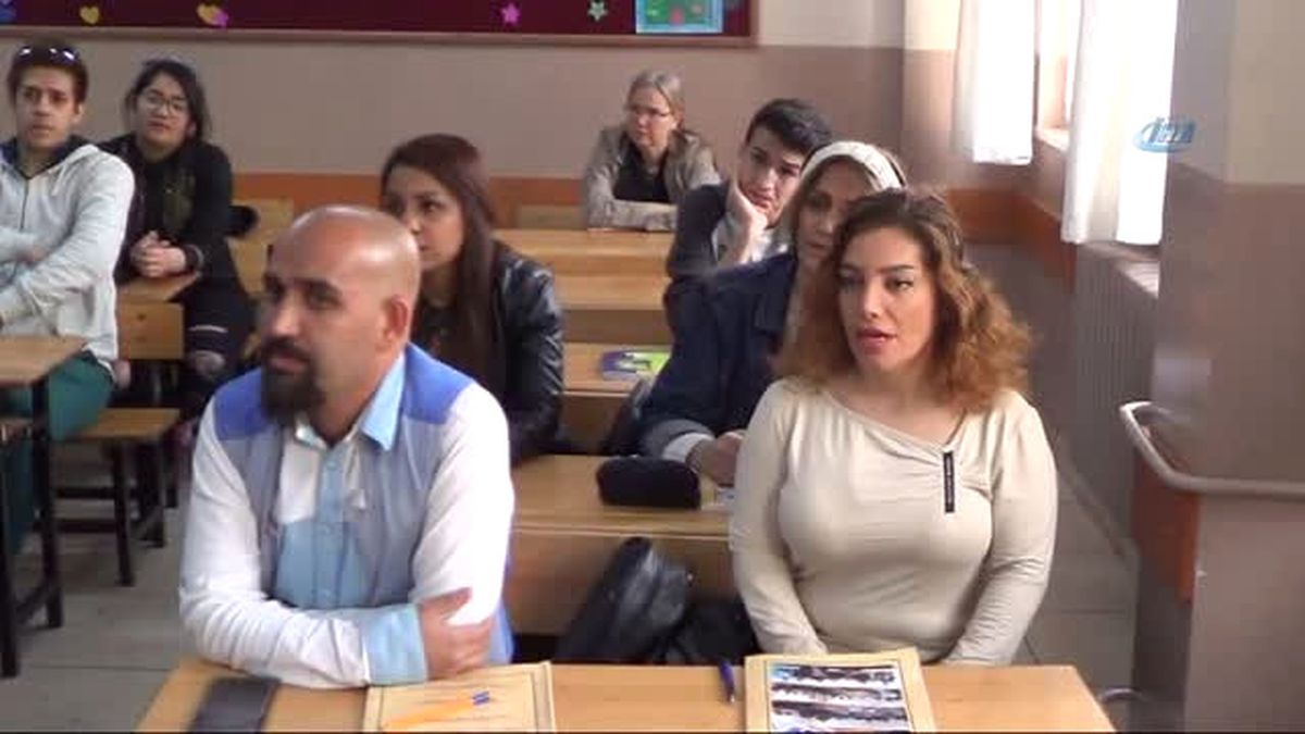 Türkçeyi Aynı Anda 5 Farklı Dilde Öğretiyor