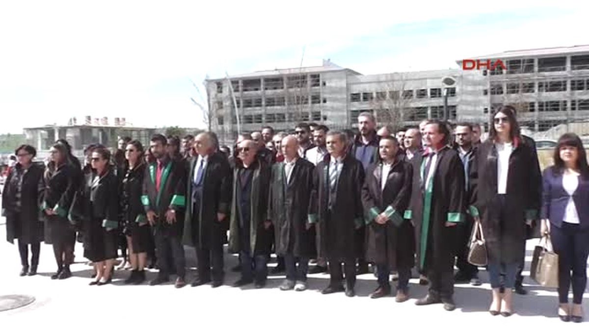 Uşak Barosu'ndan 'Yargıyla Oynamayın' Çağrısı