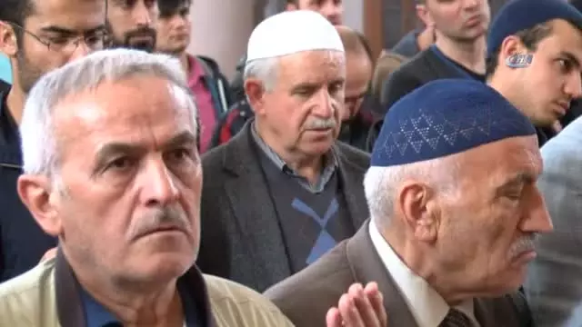Yurt Genelinde İdlib'te Kimyasal Saldırıda Ölen Siviller İçin Gıyabi Cenaze Namazı Kılındı Yurt Genelinde İdlib'te Kimyasal Saldırıda Ölen Siviller İçin Gıyabi Cenaze Namazı Kılındı
