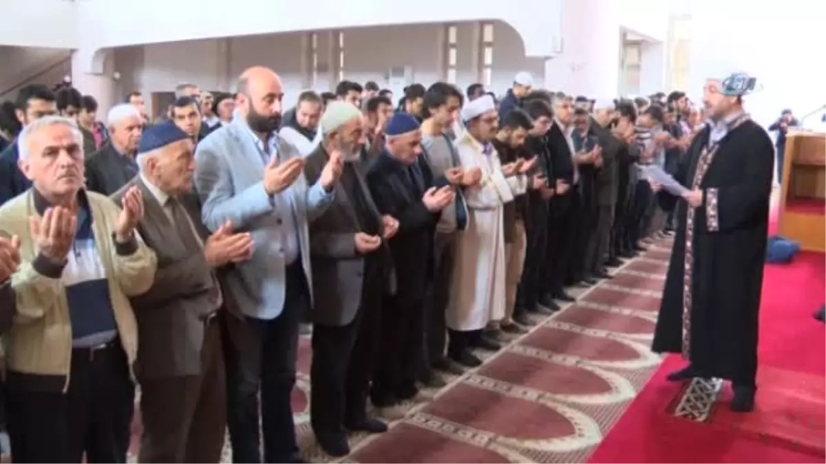 Yurt Genelinde İdlib'te Kimyasal Saldırıda Ölen Siviller İçin Gıyabi Cenaze Namazı Kılındı