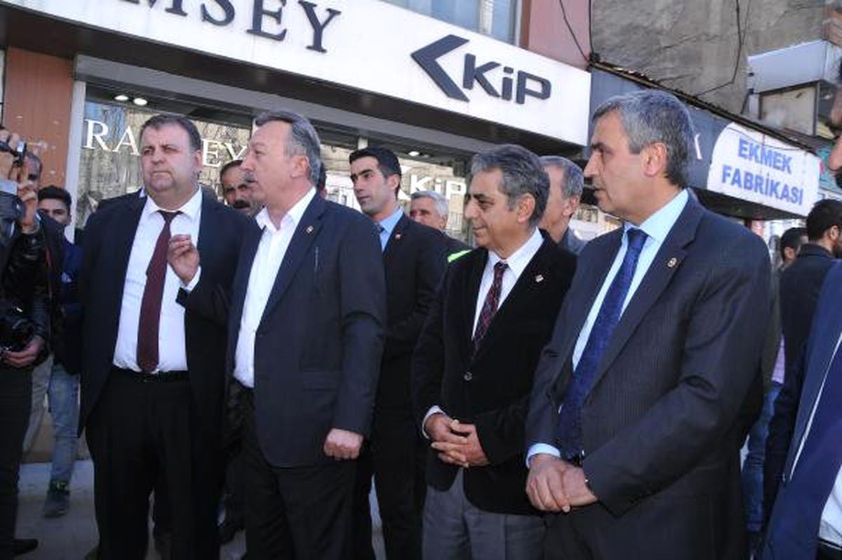 CHP'li Vekillerden Yüksekova'da Referandum Çalışması