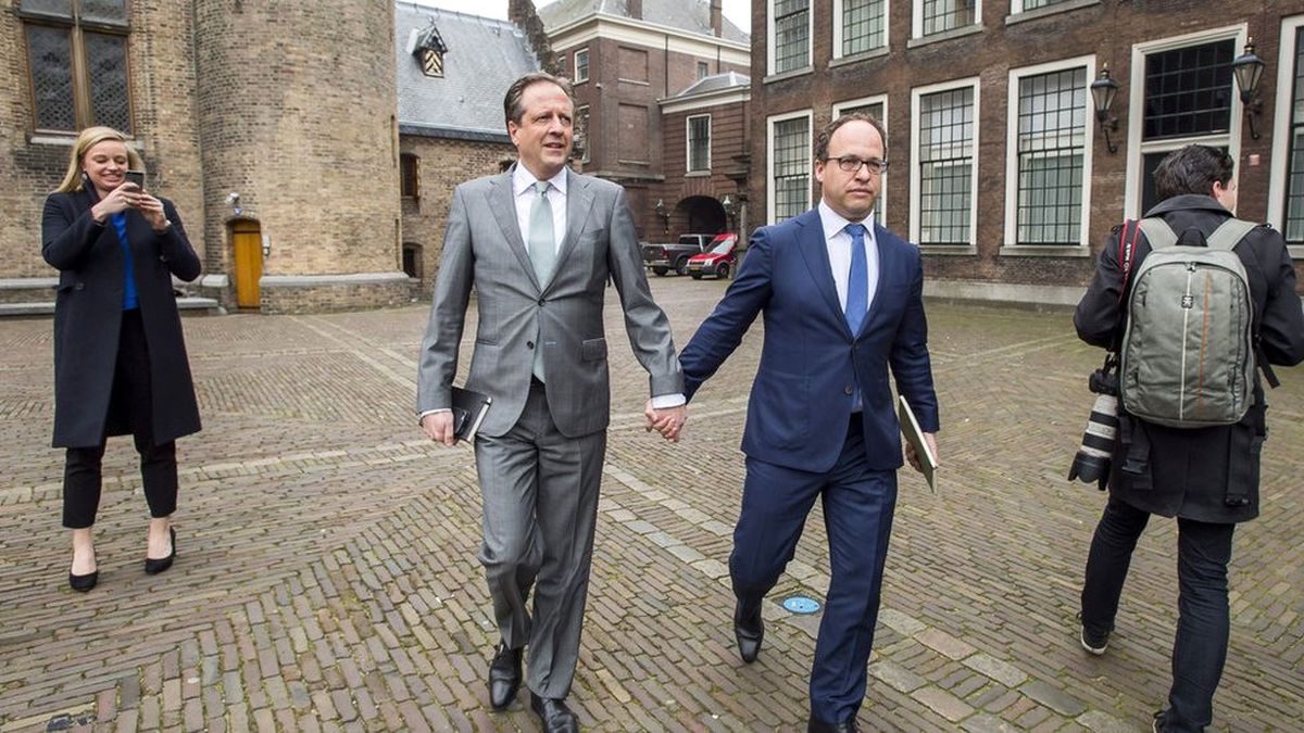 Hollanda'da 'Erkekler El Ele' Kampanyası Başlatıldı