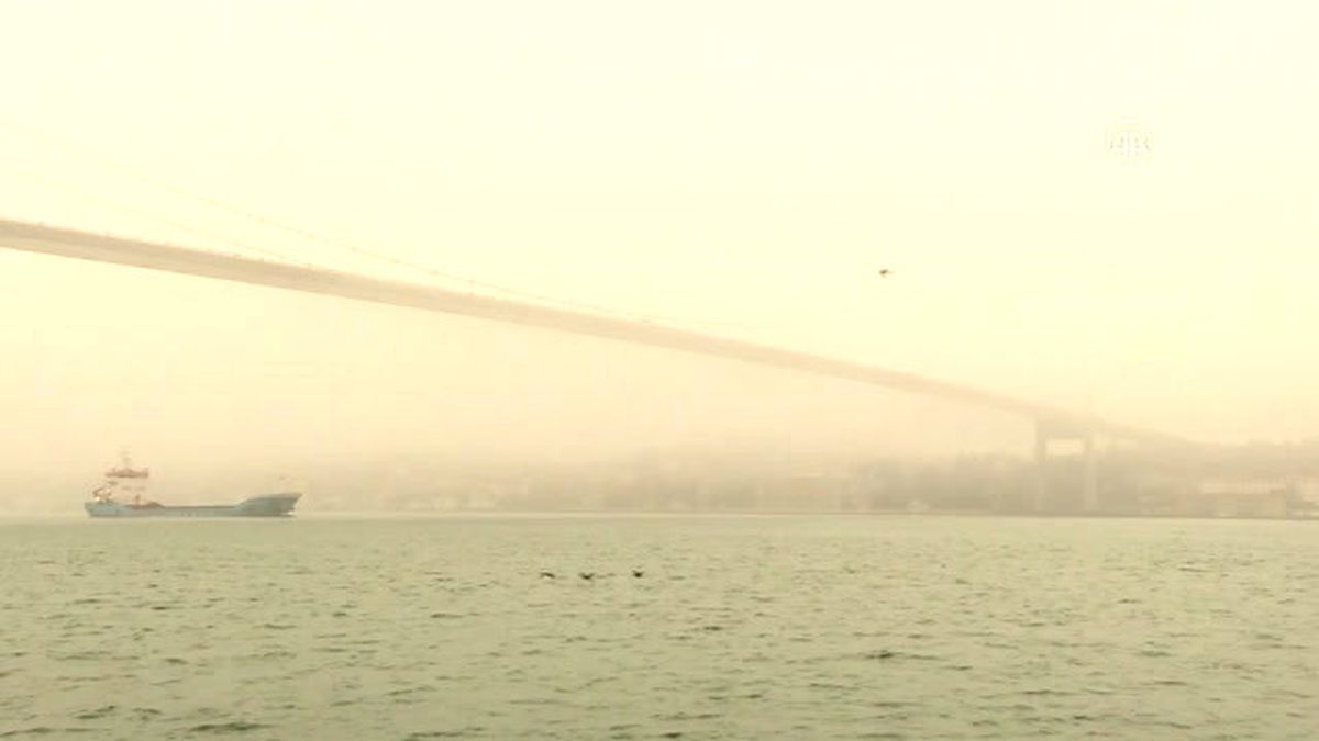 Istanbul'da Sis Boğazı Kapattı, Gemi Geçişleri Durduruldu