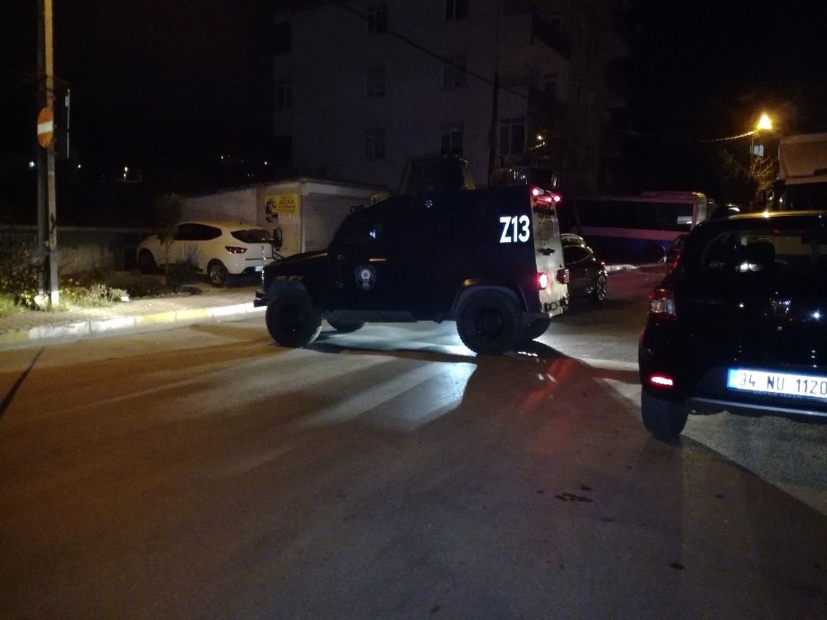 Maltepe'de Silahlı Kavgayı Ayırmak isteyen Polise Saldırı!