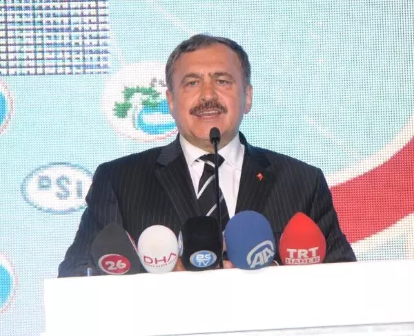 Bakanlar Avcı ve Eroğlu Öğrencilerle Fidan Dikti (3) Bakanlar Avcı ve Eroğlu Öğrencilerle Fidan Dikti (3)