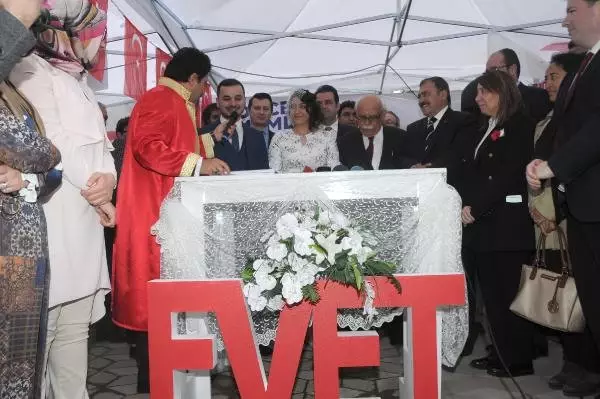 Bakanlar Avcı ve Eroğlu Öğrencilerle Fidan Dikti (3) Bakanlar Avcı ve Eroğlu Öğrencilerle Fidan Dikti (3)