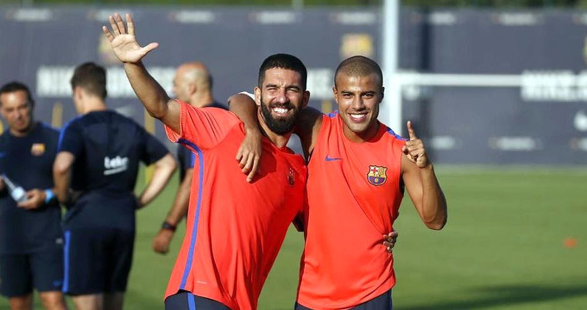 Barcelona'da Brezilyalı Oyuncu Rafinha Sakatlığı Nedeniyle Sezonu Kapattı