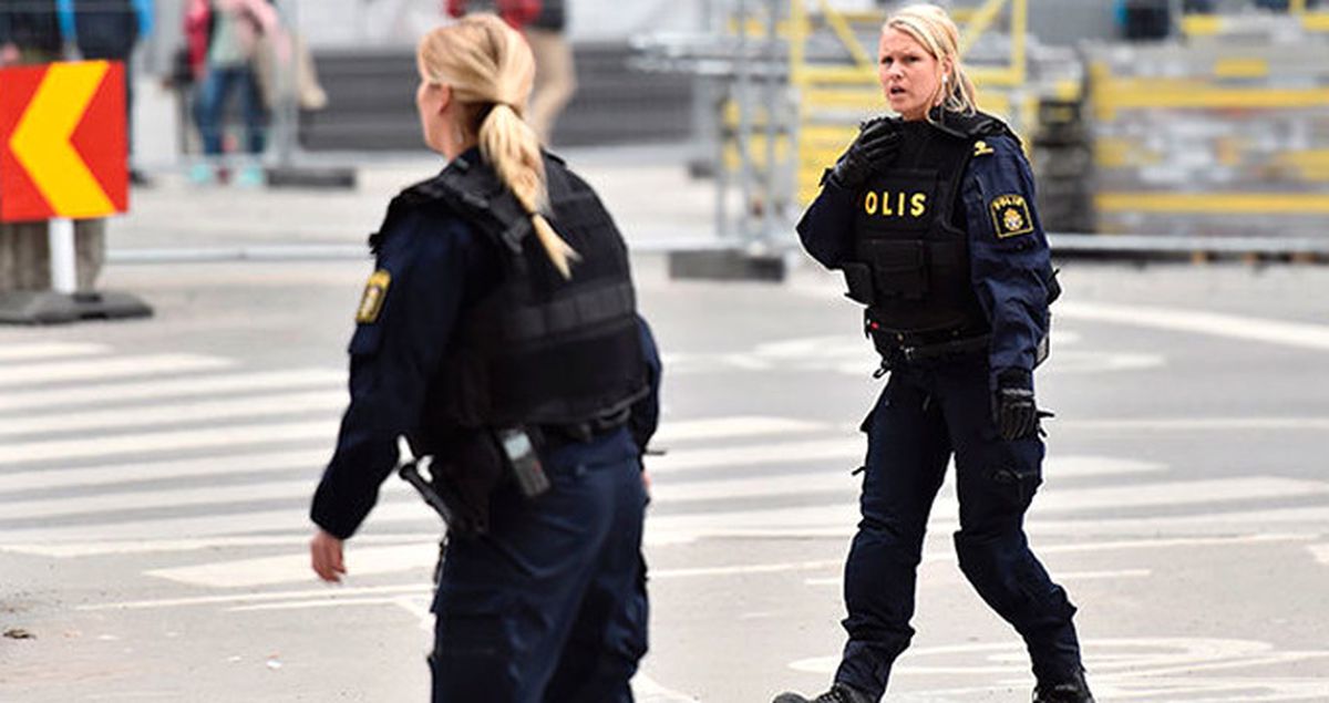 İsveç Alarm'da! Bütün Alış Veriş Merkezleri, Sinema ve Tiyatro Salonları Kapatıldı