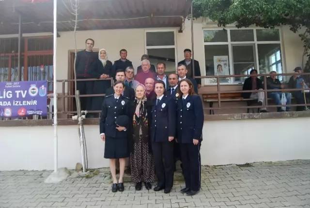 Şehit Polis İsmet Yiğit Mezarı Başında Anıldı Şehit Polis İsmet Yiğit Mezarı Başında Anıldı