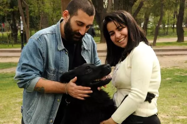 Üniversiteli Çift 'Karre' Adlı Köpeğin Göz Ameliyatı İçin Kampanya Başlattı